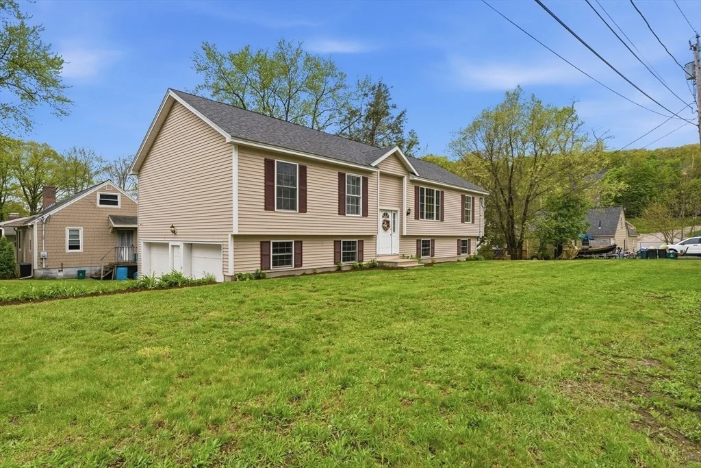 Photo of 6 White Birch Dr