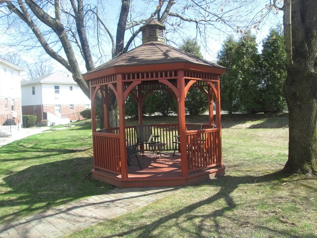Photo of Unit B at 119 Colonial Cir