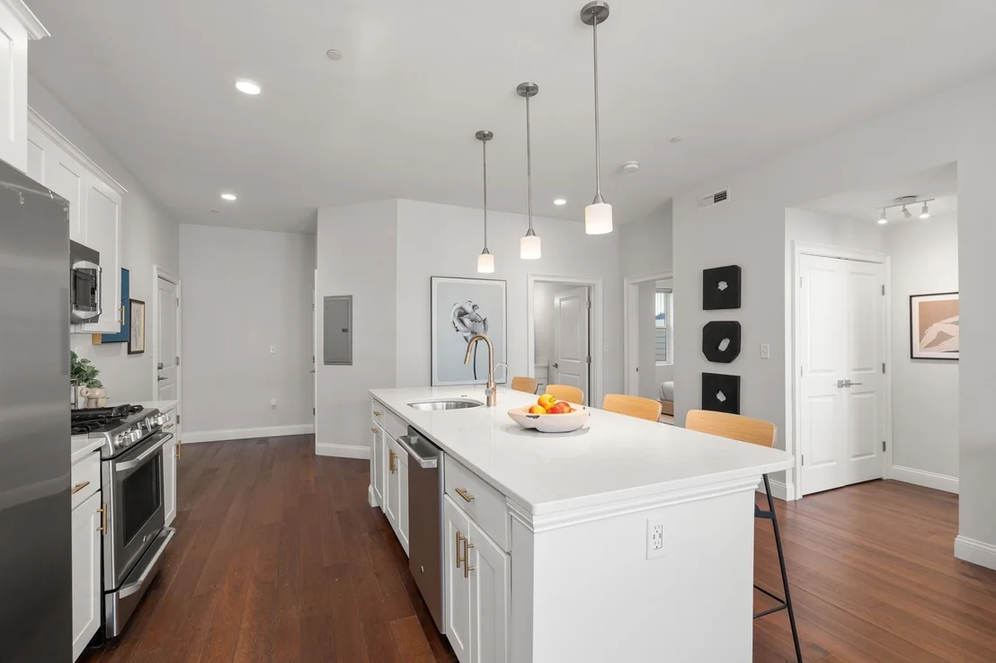 Photo of Unit 310 at 170 W Broadway
