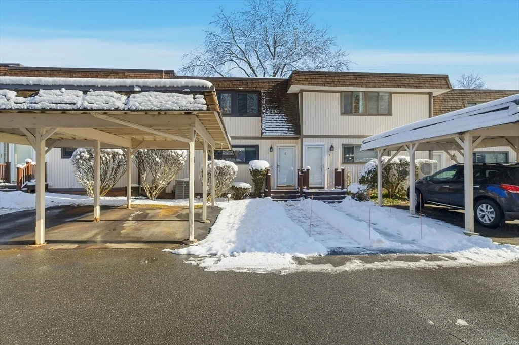 Photo of Unit 4 at 4 Pebblestone Cir