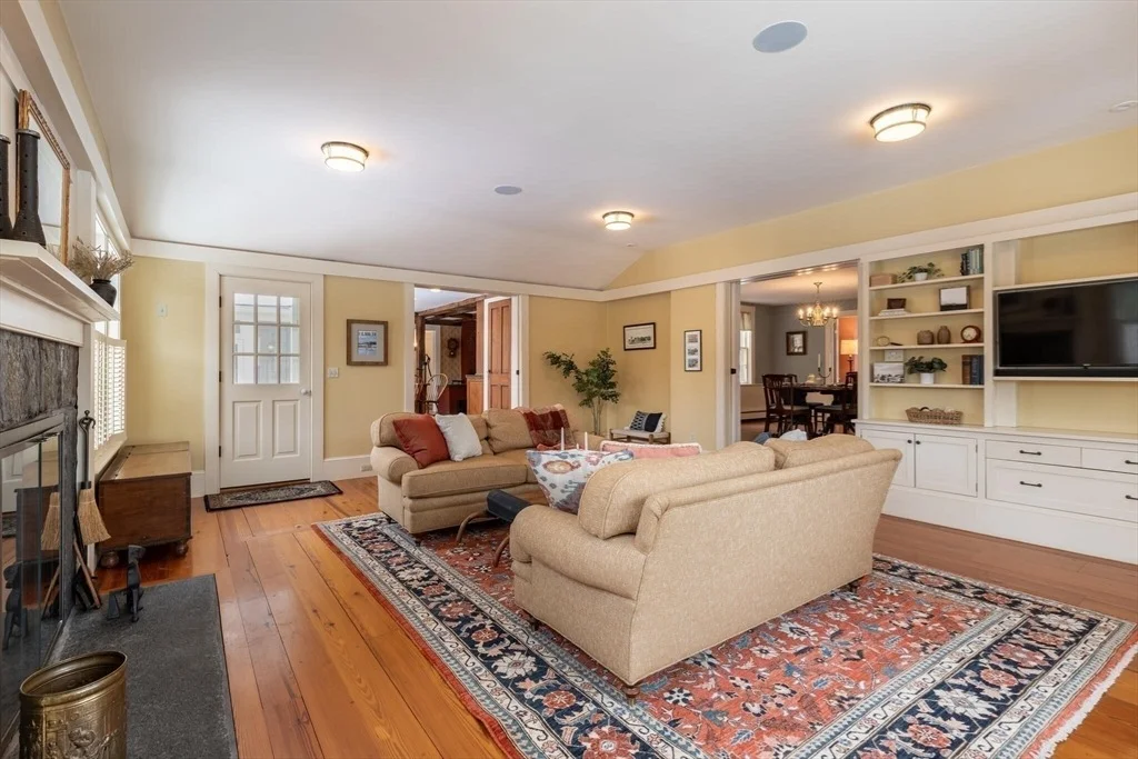 Photo of 520 Dutton Rd