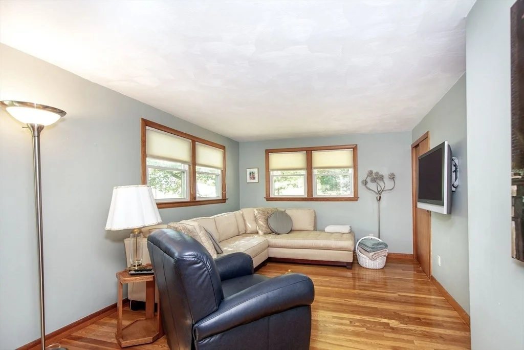 Photo of 18 Howland Cir