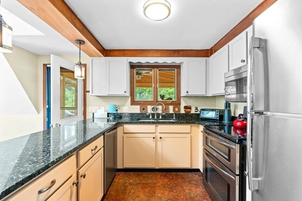 Photo of 76 Beaver Rd