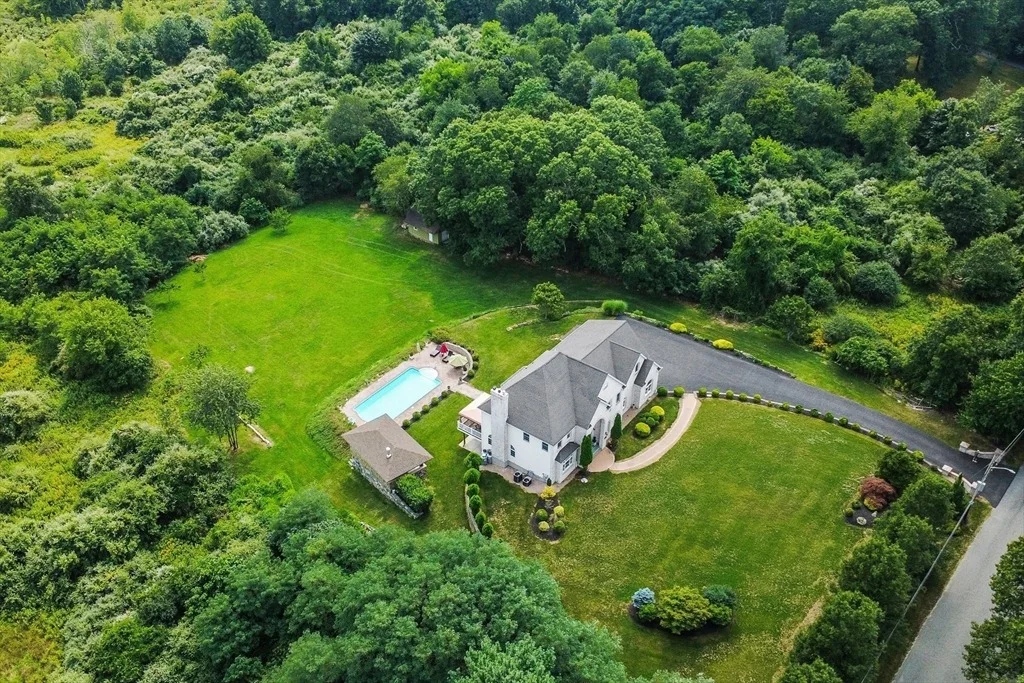 Photo of 385 Scott Rd