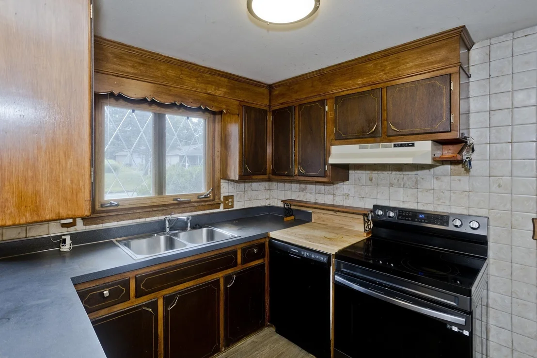 Photo of 956 Granby Rd