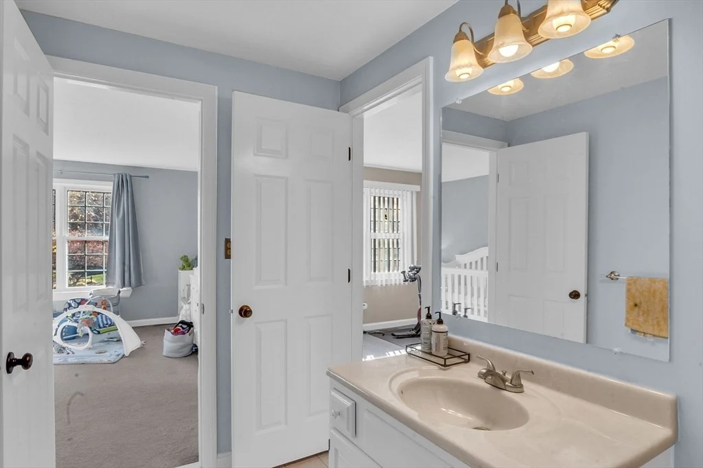 Photo of Unit D at 706 Ridgefield Cir