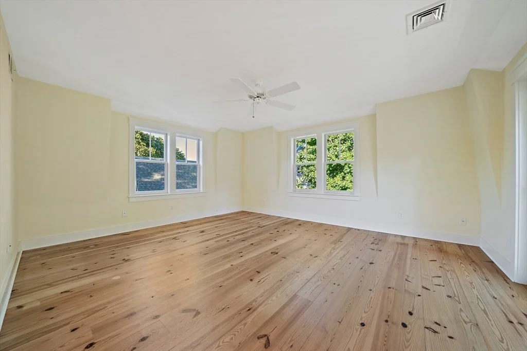 Photo of 1220 Main St