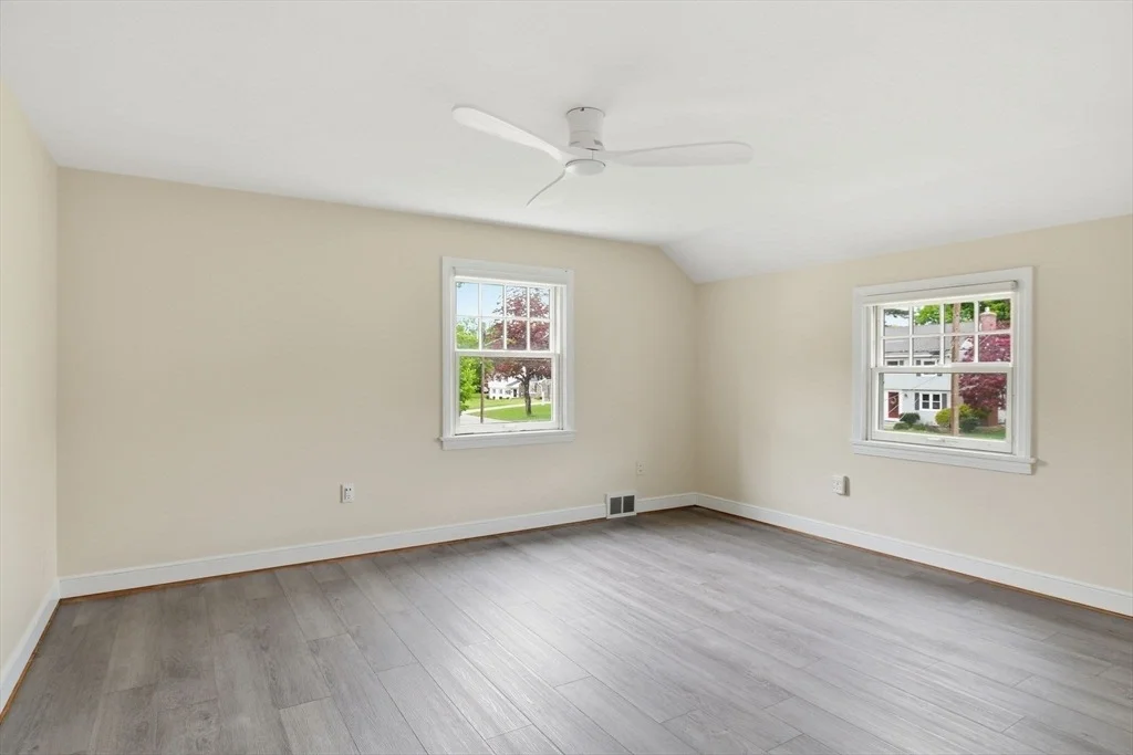 Photo of 107 Viscount Rd