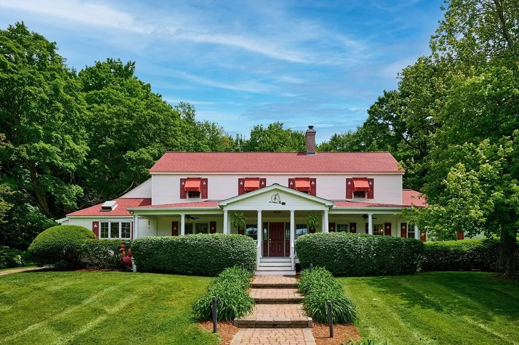 Photo of 120 Hockanum Rd