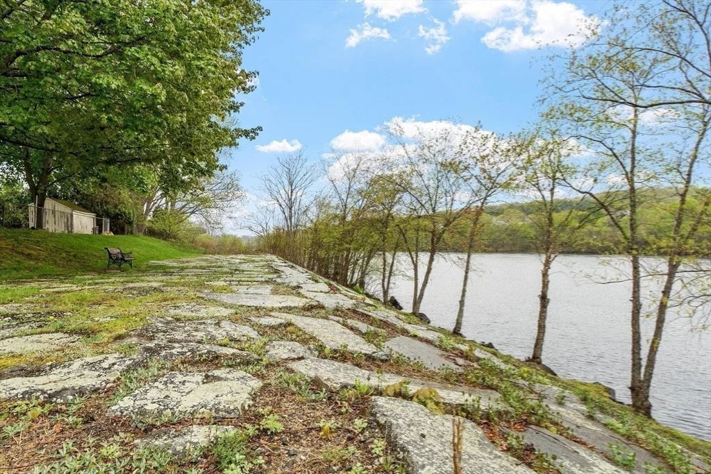 Photo of 134 River Rd