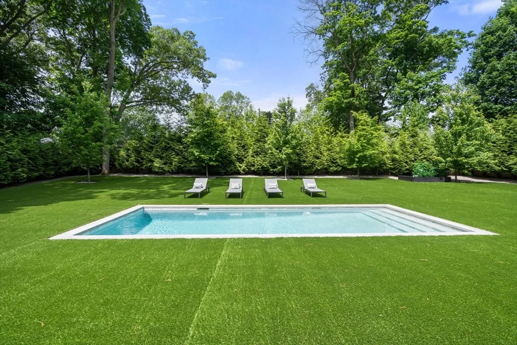 Photo of 21 White Oak Rd
