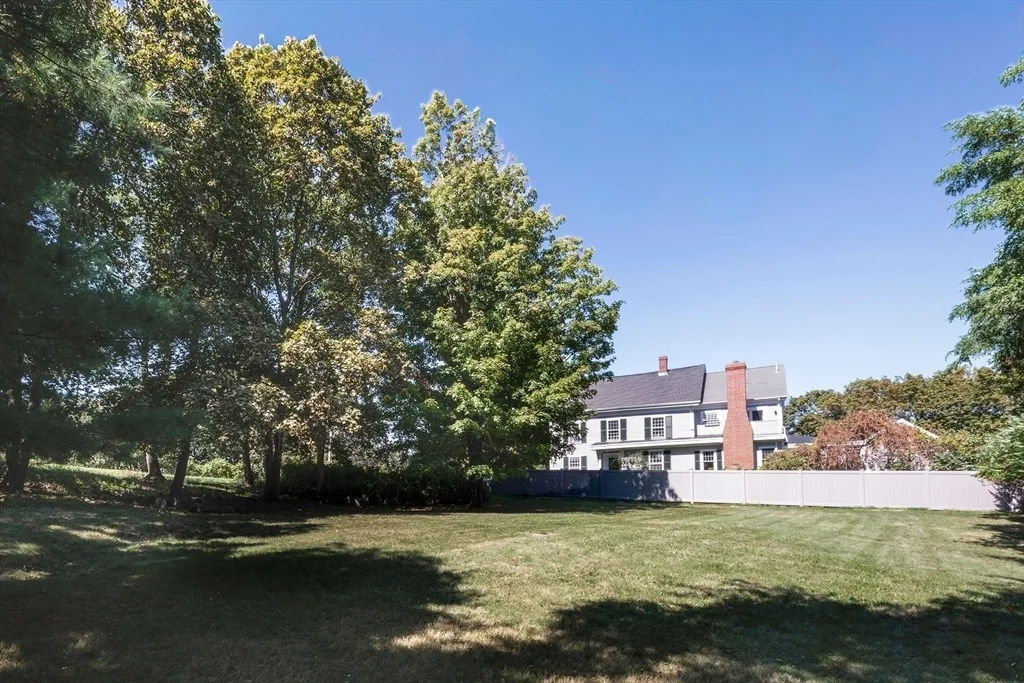Photo of 23 Jeffreys Neck Rd