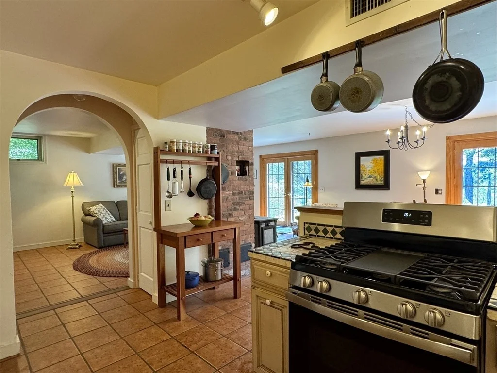 Photo of 1450 West Road