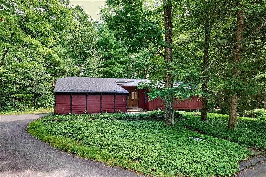 Photo of 15 Red Fox Ln