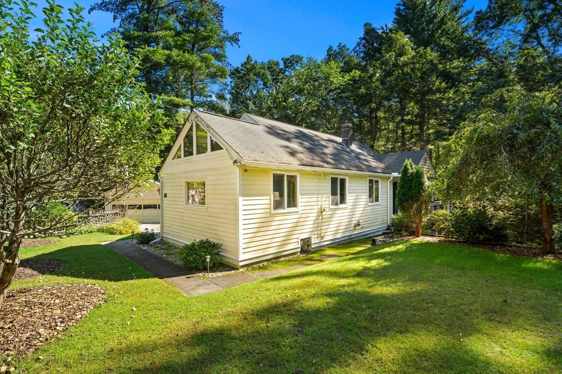 Photo of 64 Lakeside Dr