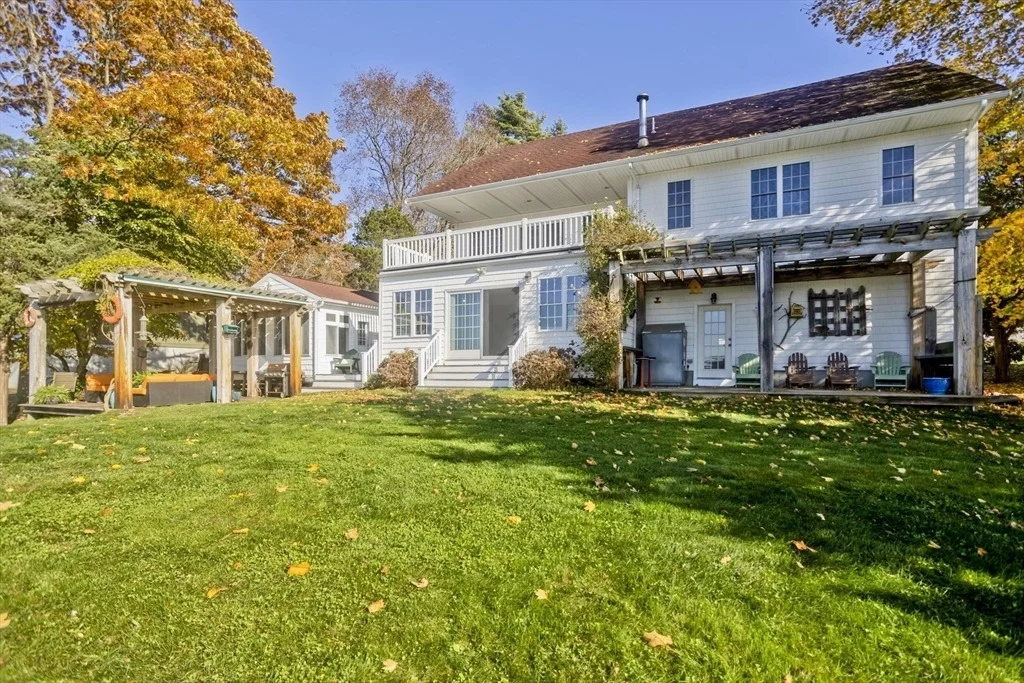 Photo of 62 Riverside Dr