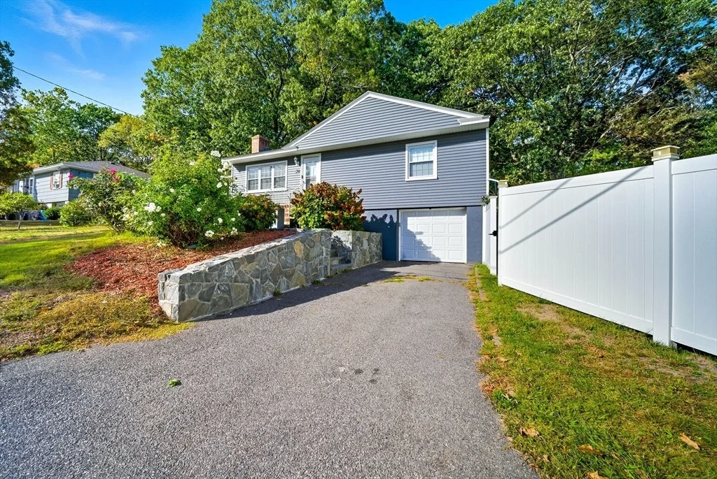 Photo of 20 Oakhill Dr