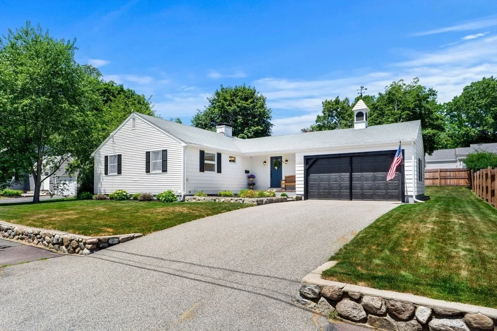 Photo of 46 Woodcrest Dr