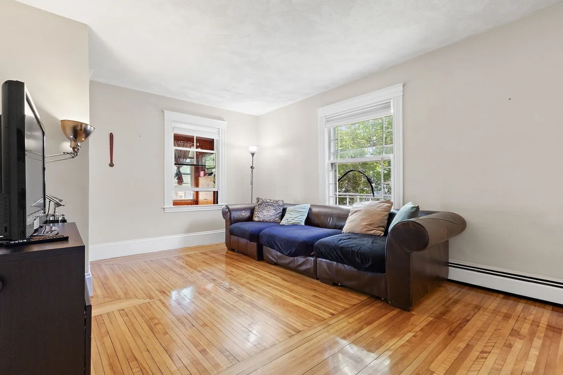 Photo of 121 Bridge St