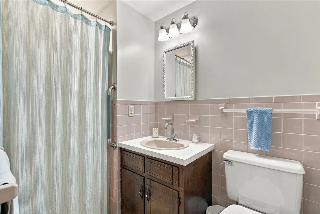Photo of 402 Prince Hinckley Rd