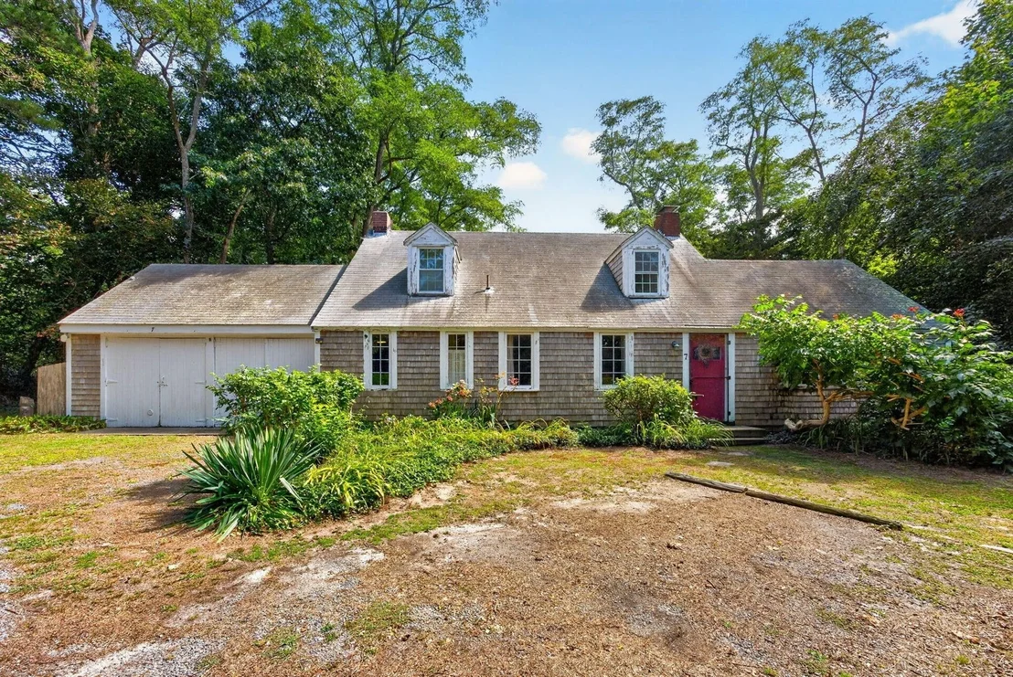 Photo of 7 Carmen Ln