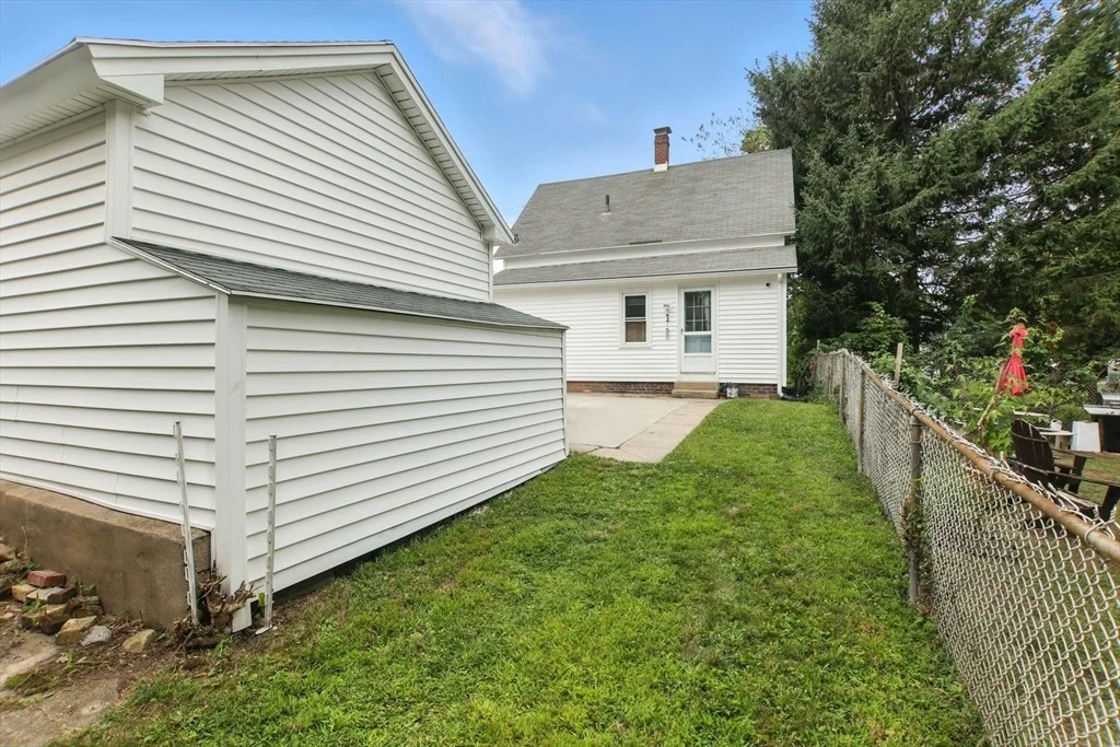 Photo of 2 Lyons St