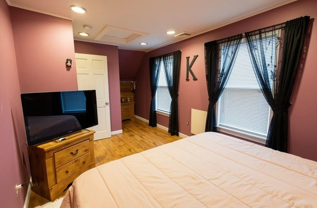 Photo of 339 Drury Ave