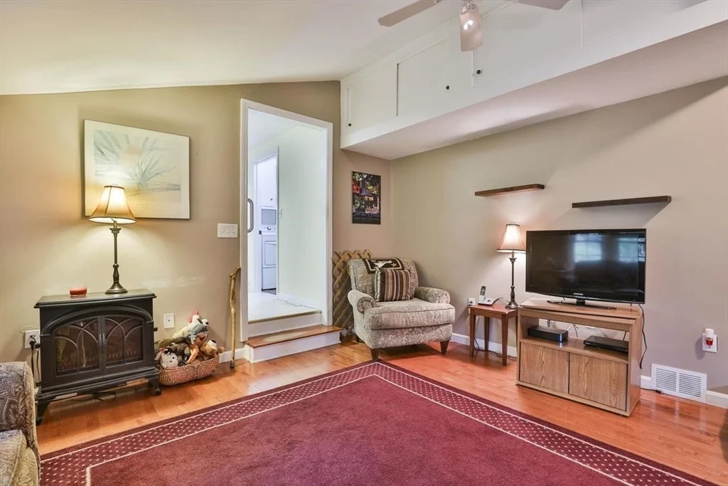 Photo of 9 Candy Ln