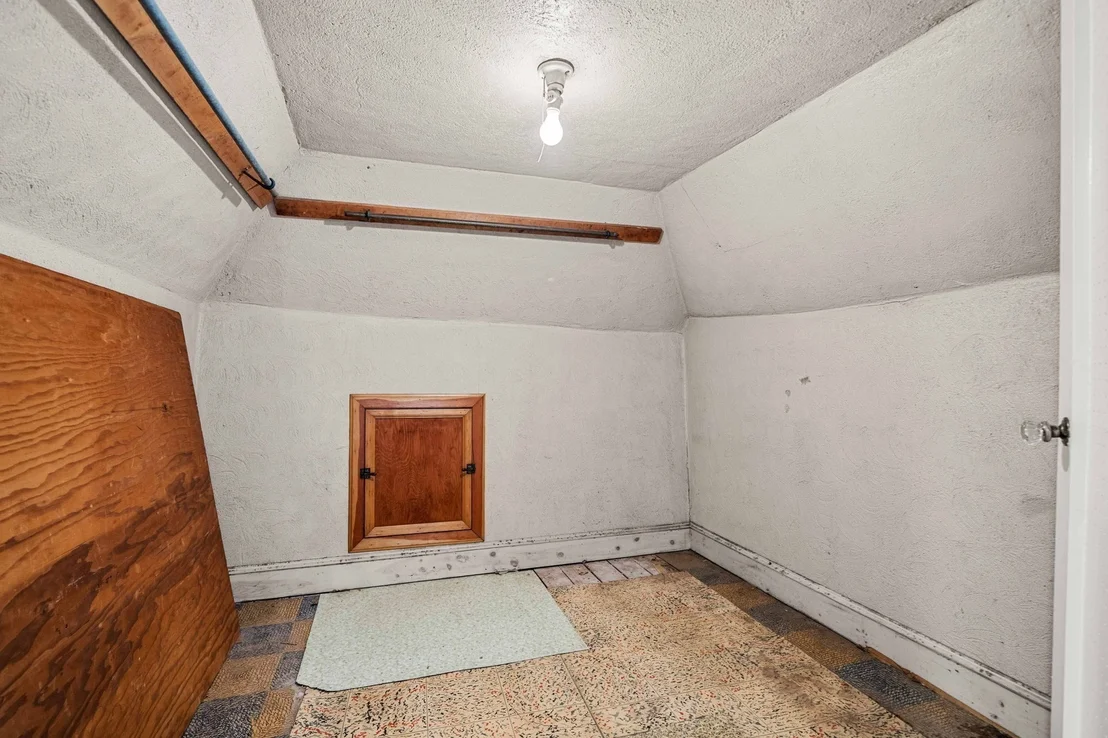 Photo of 1 Lewis Ave