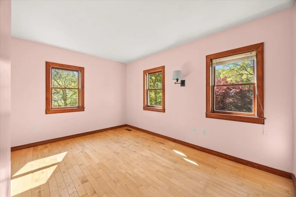 Photo of 30 Seabreeze Dr