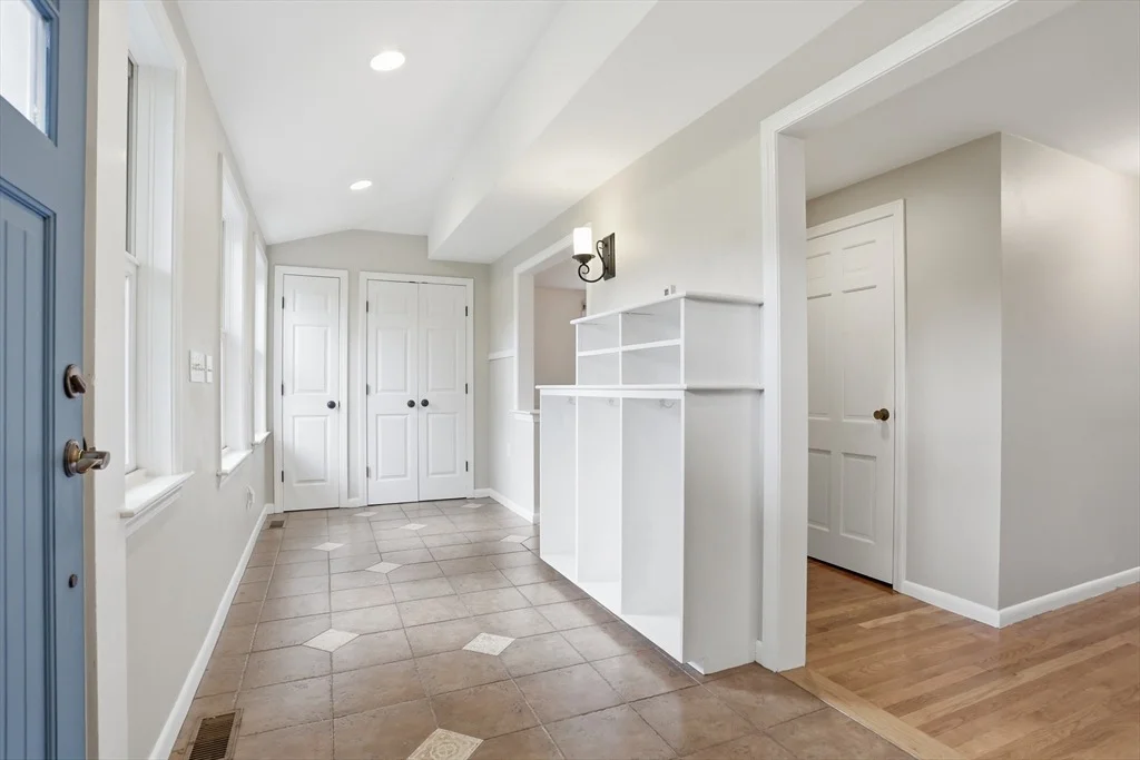 Photo of 39 Ethan Allen Dr.