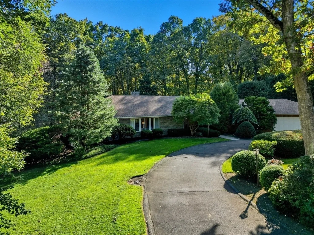 Photo of 182 Crestview Cir