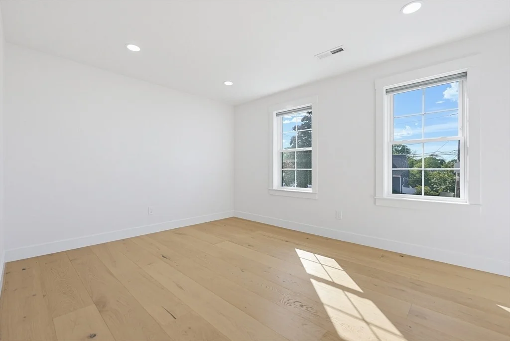 Photo of 8 Vassar Dr