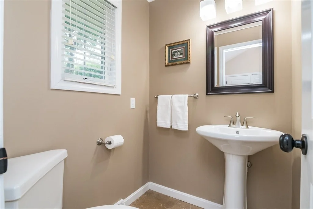 Photo of 42 Elizabeth Cir