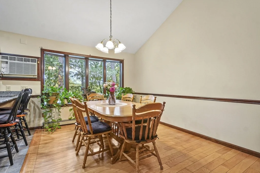 Photo of 28 Beacon Street