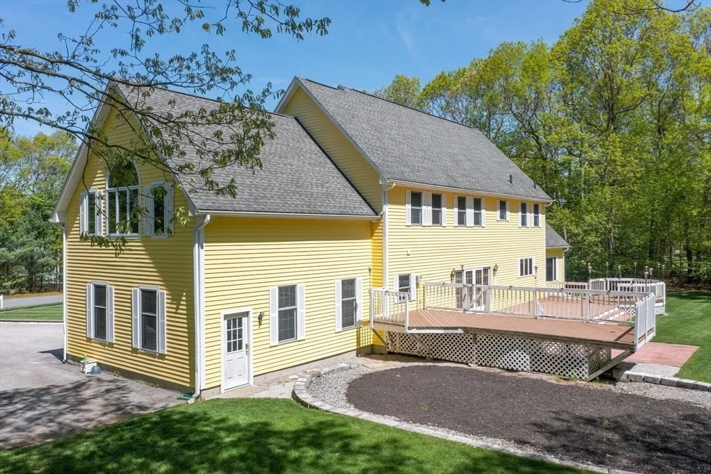 Photo of 27 Sullivan Blvd
