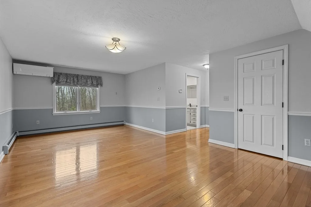 Photo of 16 Flint Pond Rd