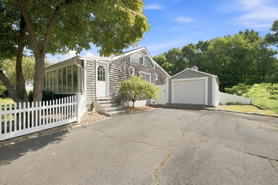 Photo of 46 Hoover Road