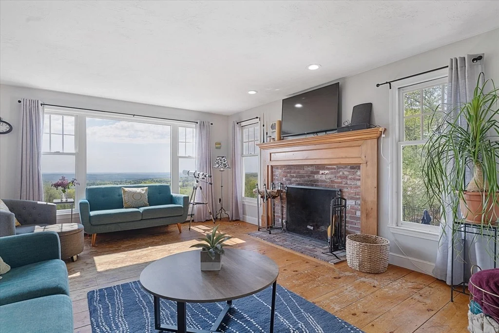 Photo of 152 Mountain Rd