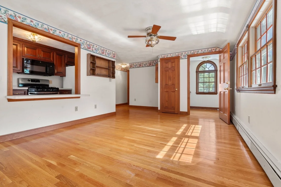 Photo of 681 High Street
