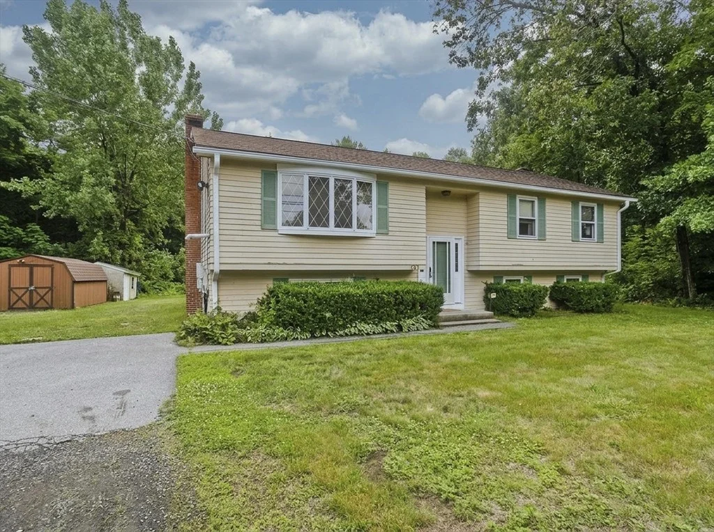 Photo of 597 Amherst Rd