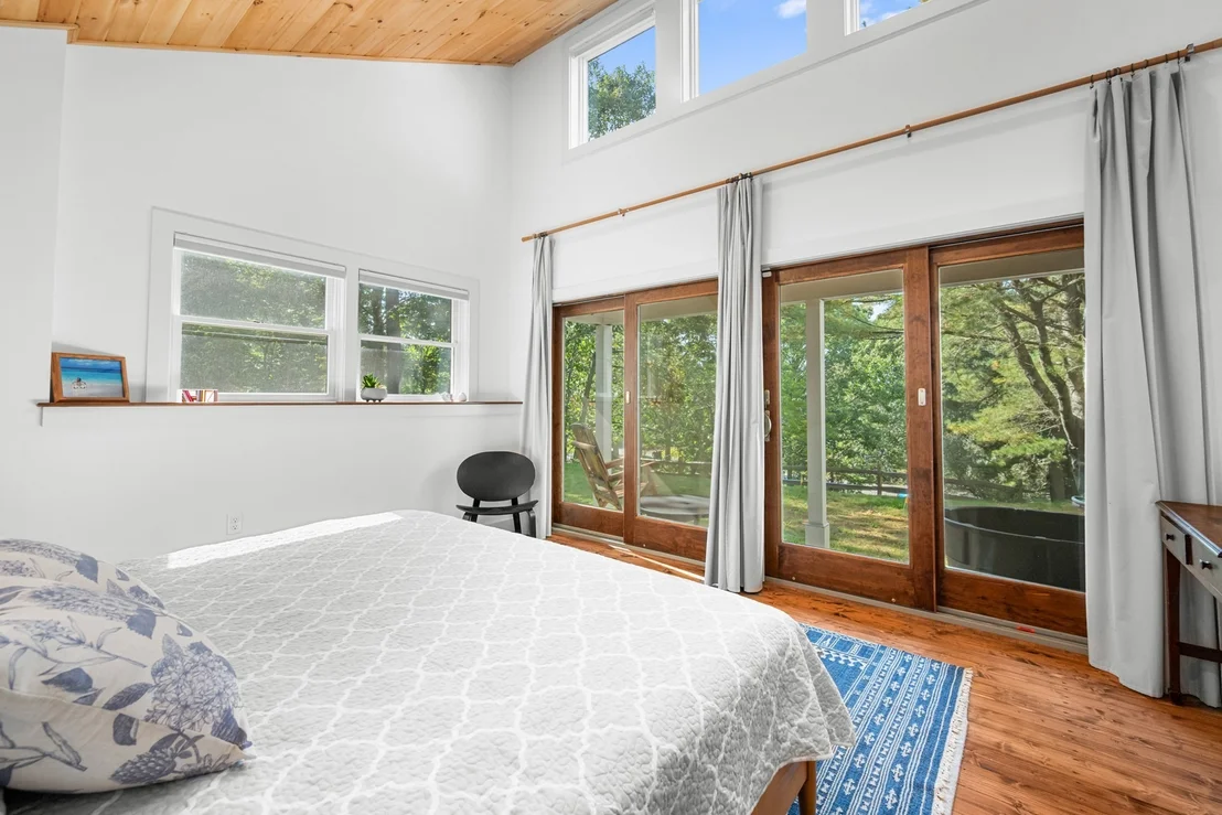 Photo of 136 N Pond Dr