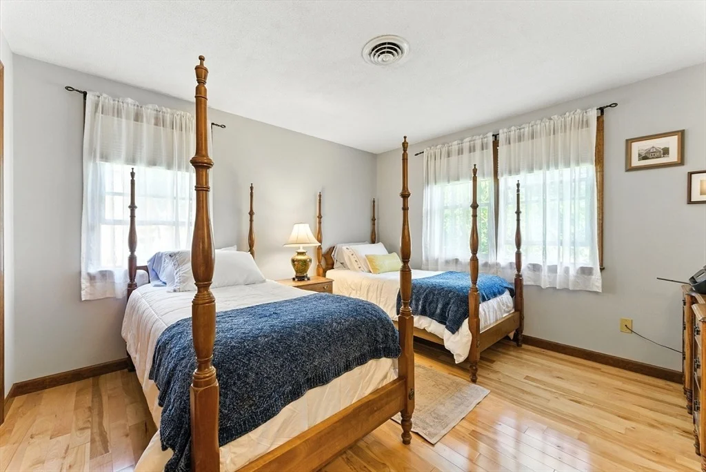 Photo of 238 Elizabeth Dr