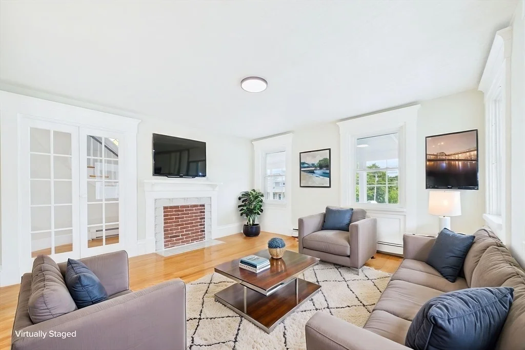 Photo of 398 Main St