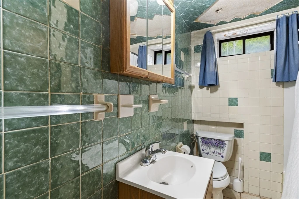 Photo of 96 Loring Ave
