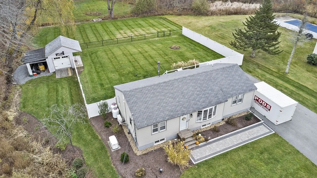 Photo of 2 Iris Ave