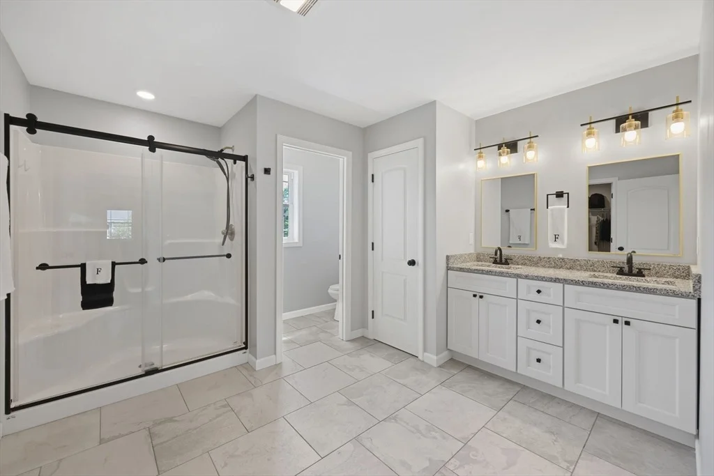 Photo of 51 Elaine Cir