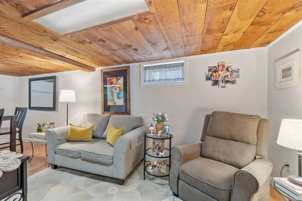 Photo of 469 Lake Ave
