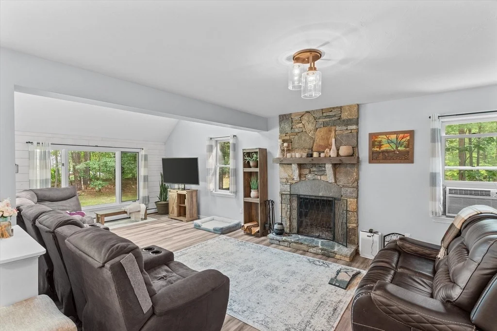 Photo of 12 Easter Brook Rd