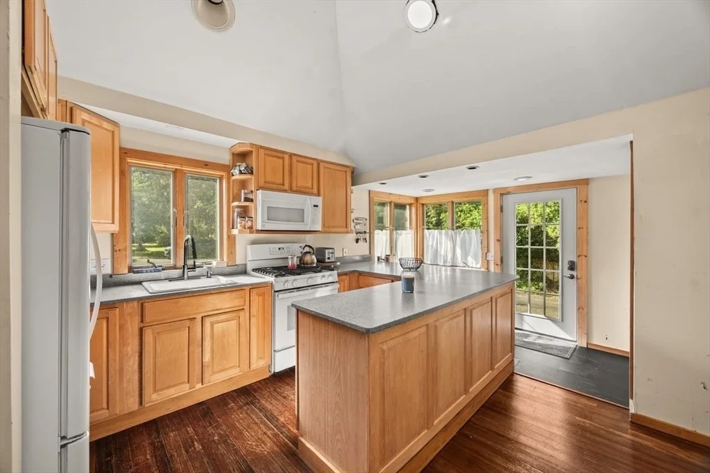 Photo of 10 Great Neck Rd